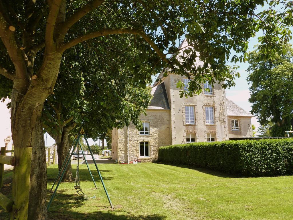 Château Turgot Gîtes Bons-Tassily Chambre photo